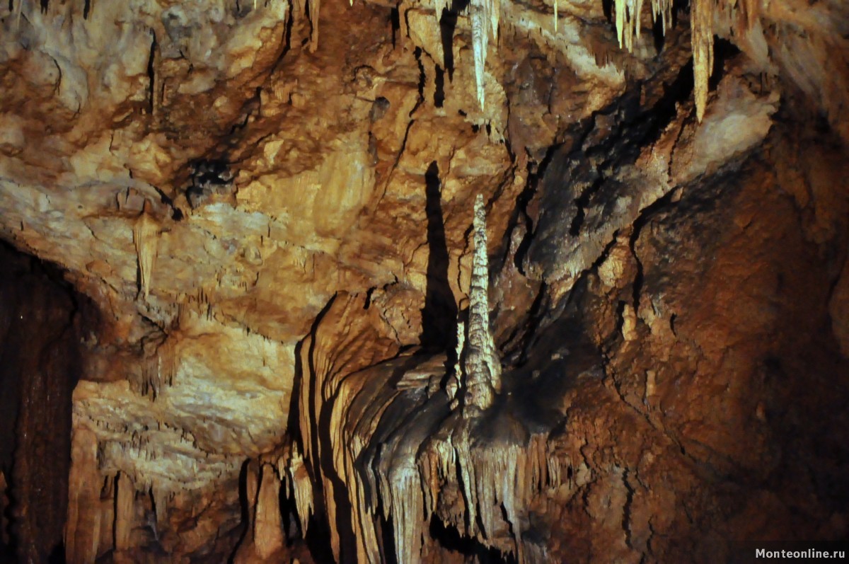 Липская пещера, Черногория