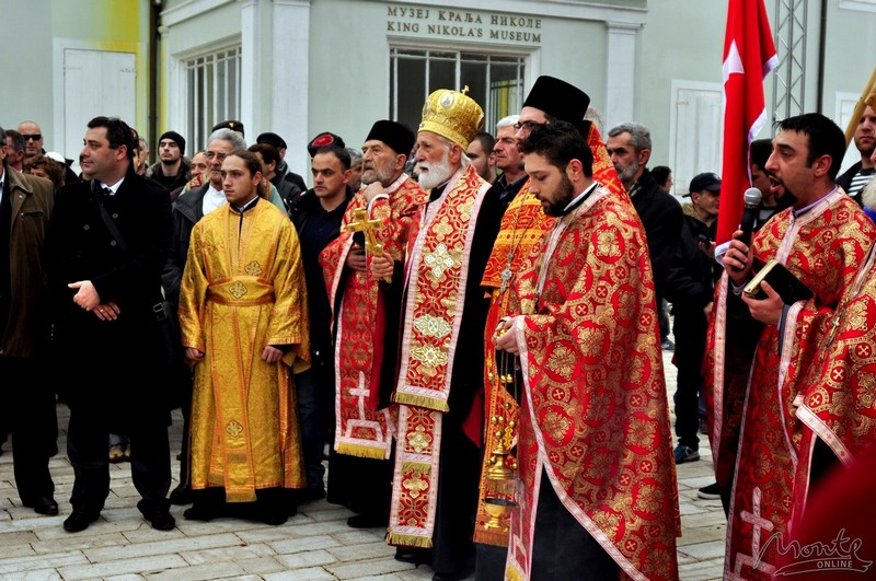Служители Черногорской православной церкви