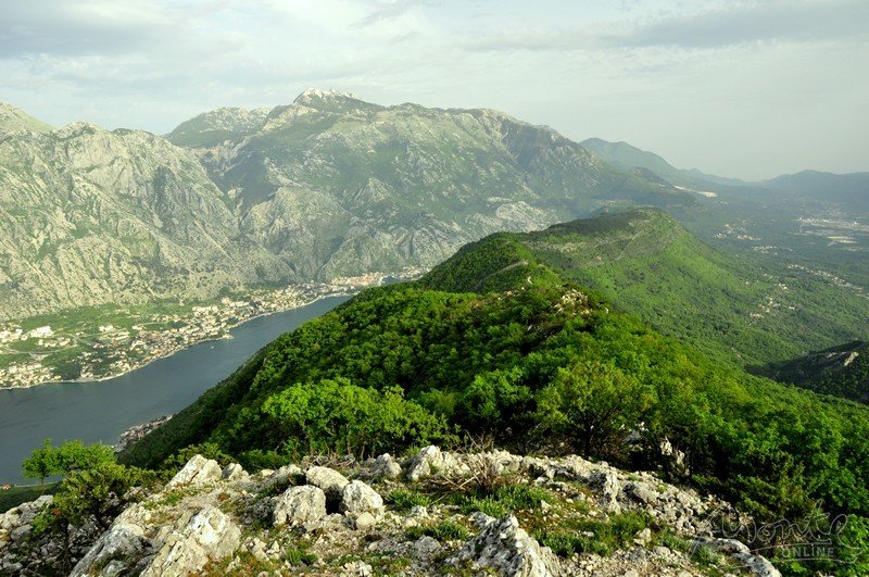 Вид на Котор и гору Врмац с пика Святого Ильи